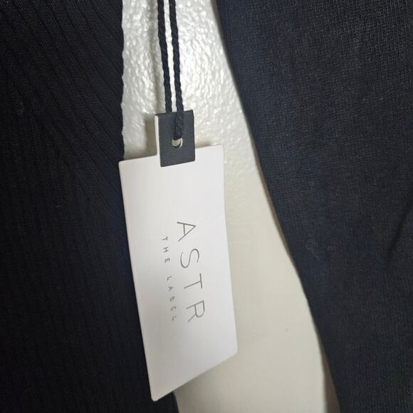 NWT ASTR The Label Cut Out Long Sleeve Black Top Sz Small - Picture 4 of 7